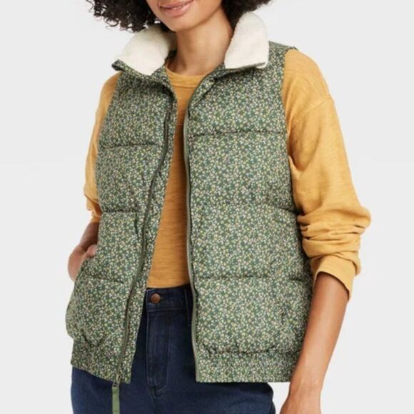 Universal Thread Jackets & Blazers - Universal Thread Puffer Vest Size M Green Floral Sherpa Collar Full Zip Winter